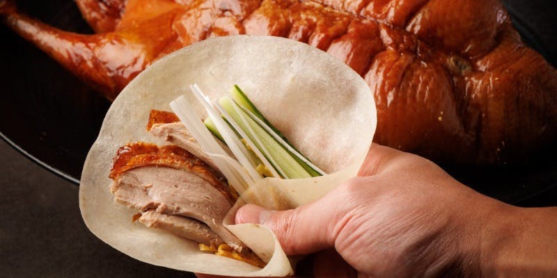 【Xmas2025ランチコース】北京ダック・牛肉黒胡椒・大海老チリ・Xmasプレートなど8品＋乾杯ドリンク付き