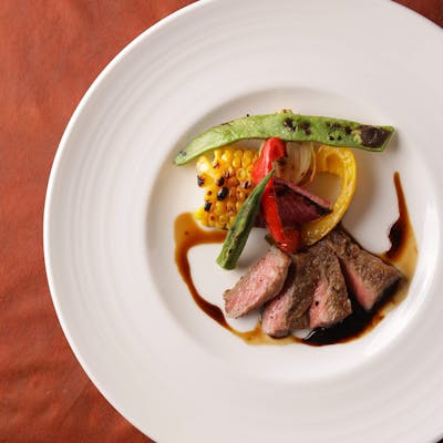 確かな技術に裏打ちされた、特別な炭火焼イタリアンを提供