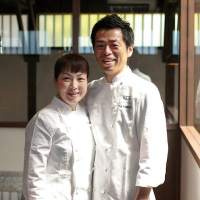 夫婦で厨房に立つWシェフ体制