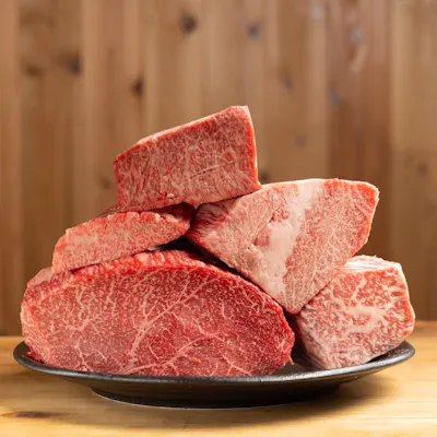 七輪×備長炭で香ばしく焼き上げるA4和牛