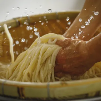 こだわりのお出汁で楽しむうどん