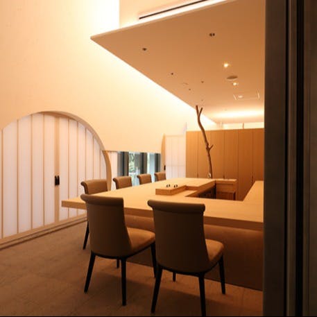 【神木と季節が織りなす】静寂の舞台