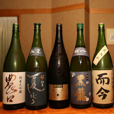 津々浦々の地酒はイチ推し。合わせて飲みたいお酒も充実の品揃え