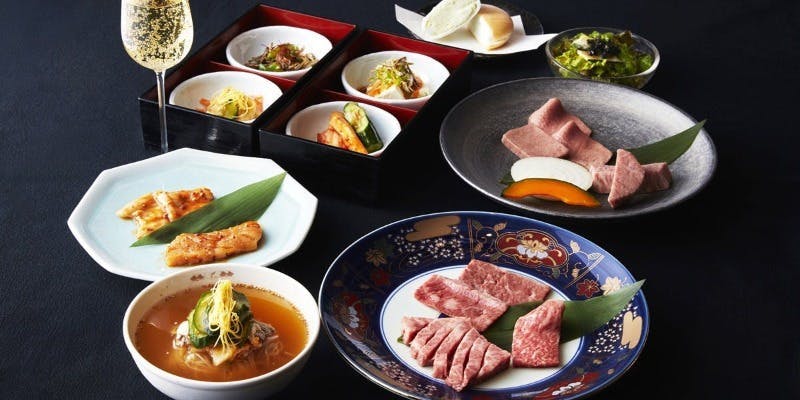 特選タンの盛合せとシャトーブリアン、焼肉九種のコース＋お部屋代込み