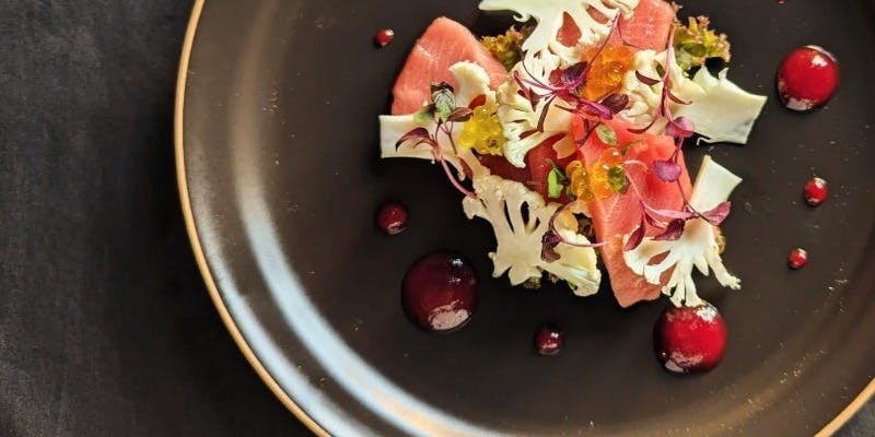 【Xmas2025】ランチ / 街の喧騒から離れた隠れ家レストランで、ゆっくりお過ごしください。