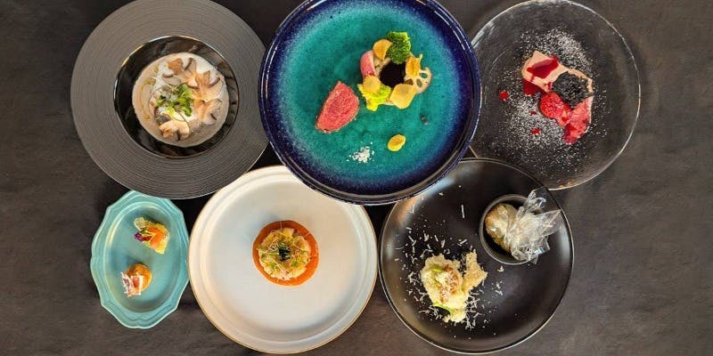 【Xmas2025】クリスマスディナー / 街の喧騒から離れた隠れ家レストランで、大切なひとときを。