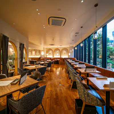 明るく広々とした過ごしやすい店内