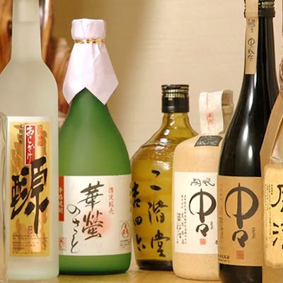 「作」や「飛露喜」など選りすぐりの日本酒や焼酎をラインナップ