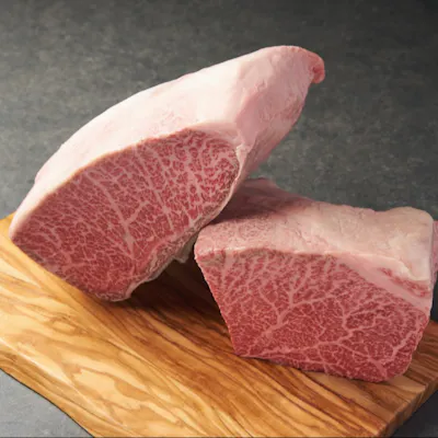 全国を旅して店主自ら仕入れる牛肉をお客様へ共有