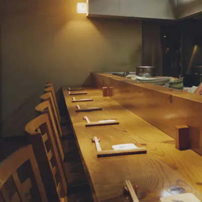 料理人の技をカウンター越しに
