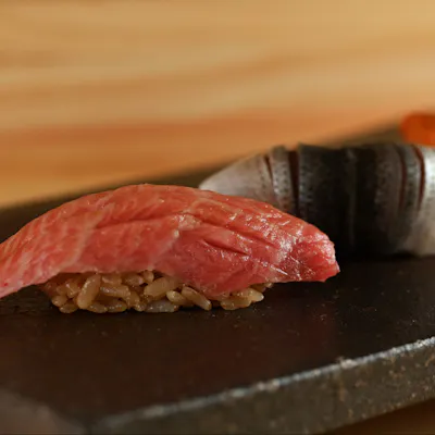 確かな目利きと丁寧な仕事で楽しませてくれる江戸前寿司