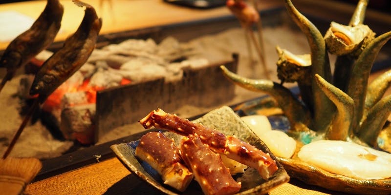 【潮騒（しおさい）コース】焼きタラバ蟹と鰻白焼き、魚介類だけで構成された海鮮フルコース