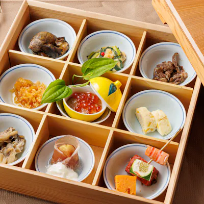 名物「匠膳」を中心とした鮮やかな料理