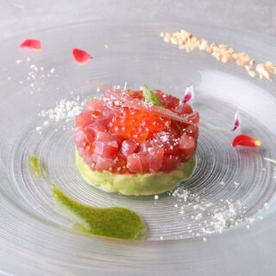 創意工夫を施す当店ならではの驚きの逸品を、美酒と共に乾杯