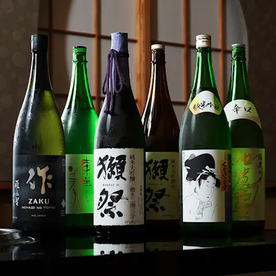 全国の銘酒や選び抜いたワインとともに、至福のひと時を