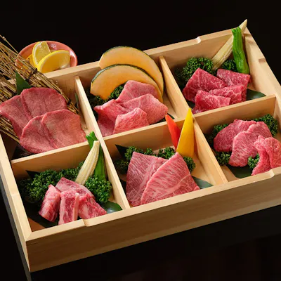 極上の焼肉を贅沢に堪能できるコース。記念日利用などにも