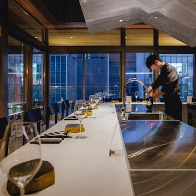 ライブ感溢れるオープンキッチン