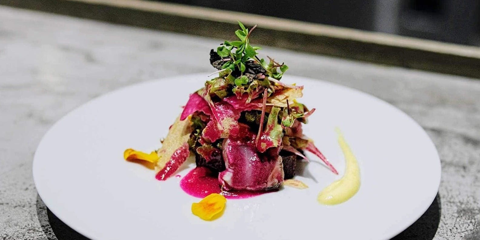 French Restaurant ensia（フレンチ レストラン エンシア）