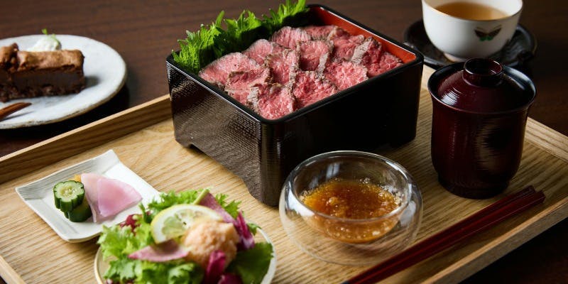 【ランチ予約限定】肉の旨味を堪能できる黒毛和牛ステーキ重御膳・甘味付/4,500円税込
