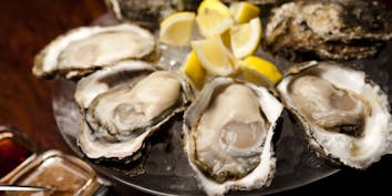 とりあえずのセットプラン！旬の生牡蠣食べ比べ5ピースと生雲丹のプリン！ - Oysterbar&Wine BELON（ブロン）広尾
