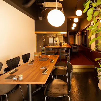 シックで落ち着きのある店内