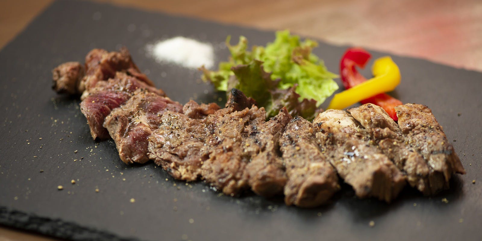 溶岩焼きグリルと世界のワイン 肉助 上大岡店 - 画像4