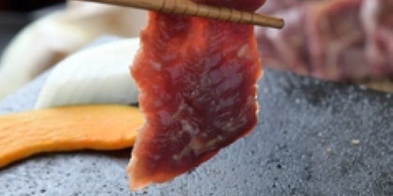 熊本馬刺しと馬肉溶岩焼きコース＋2時間飲み放題付き