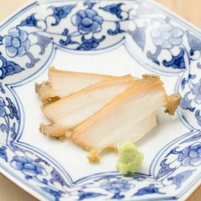 赤酢と塩だけで味付けした江戸前寿司