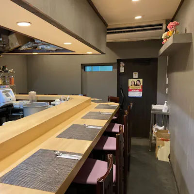 明るくアットホームな店内