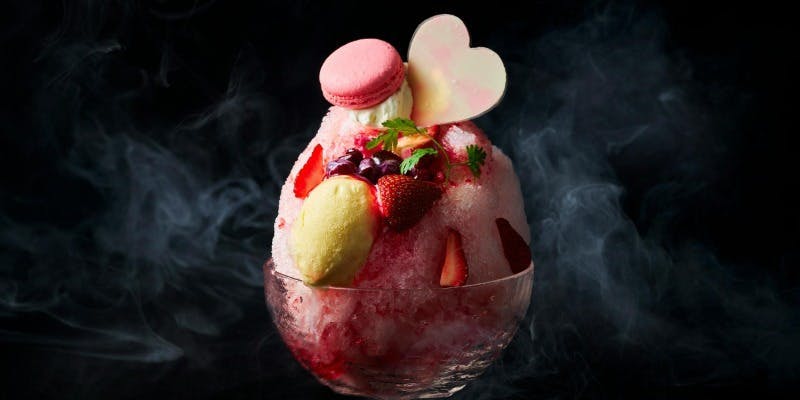 SARAS CAFE �� BRASSERIE�^�A�[�g�z�e�����x�C�^���[