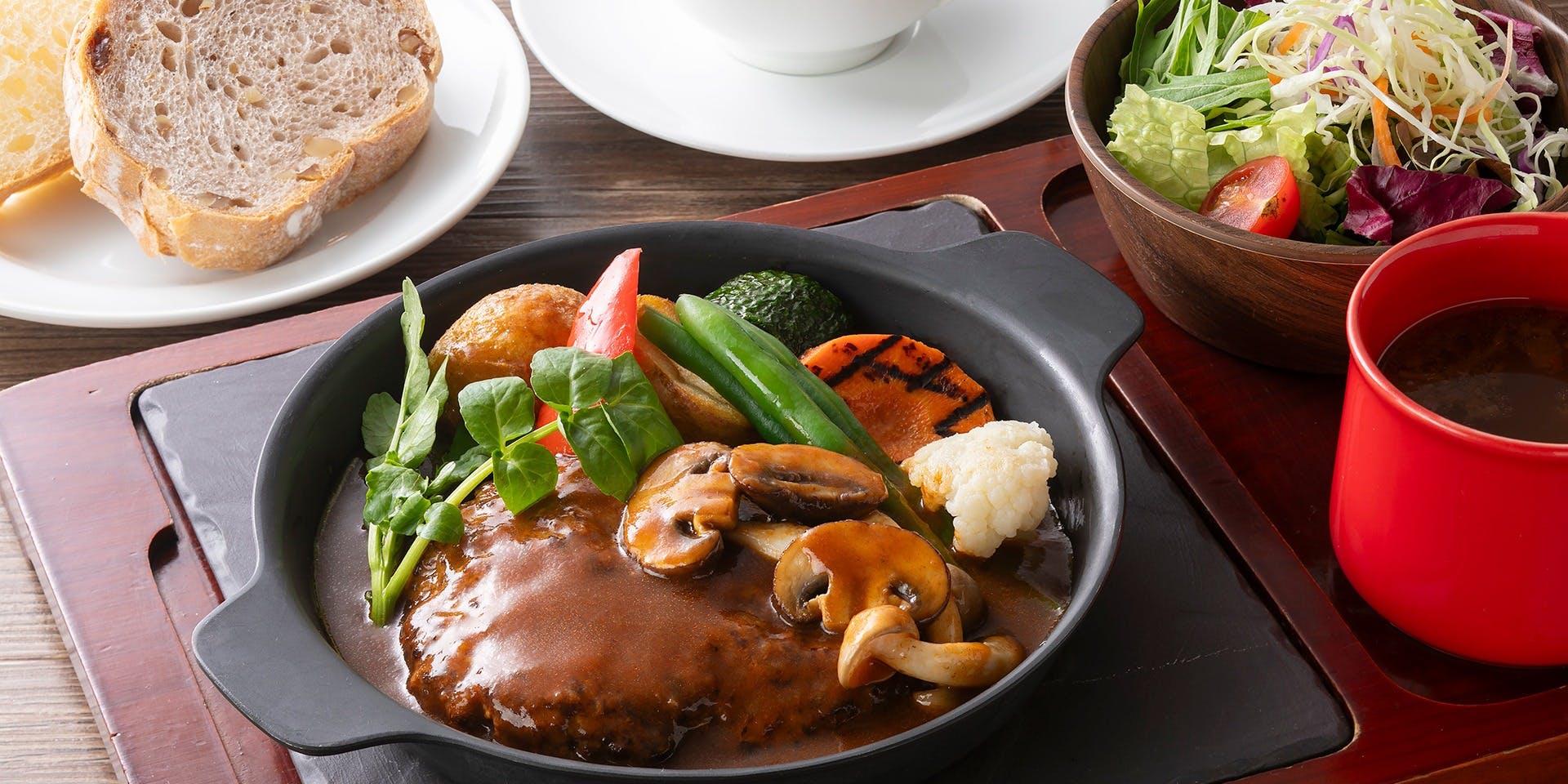 SARAS CAFE ＆ BRASSERIE
