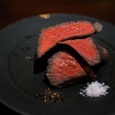 一か月吊るし熟成短角牛のステーキなど様々な部位を