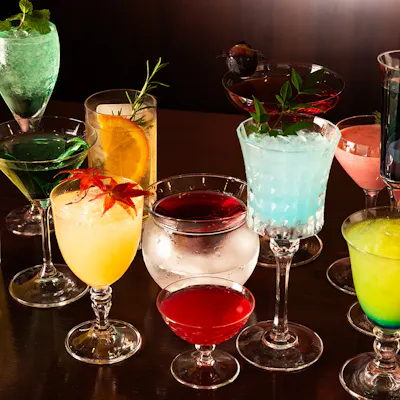 多種多様なお酒、オシャレなカクテルもご用意!