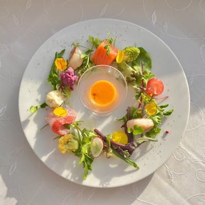 漁れたての地魚や、契約農家直送の三浦野菜をplaisirスタイルで