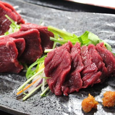 会津の名物である馬肉を中心