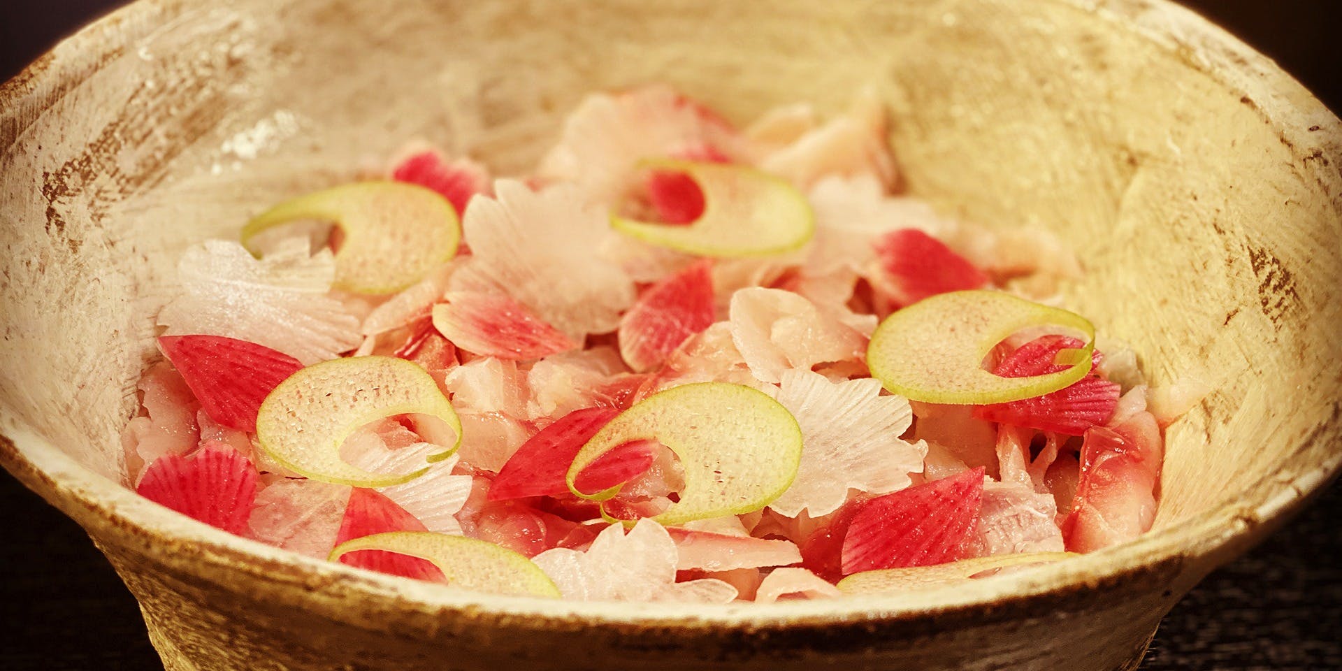 魚石（ウオイシ）