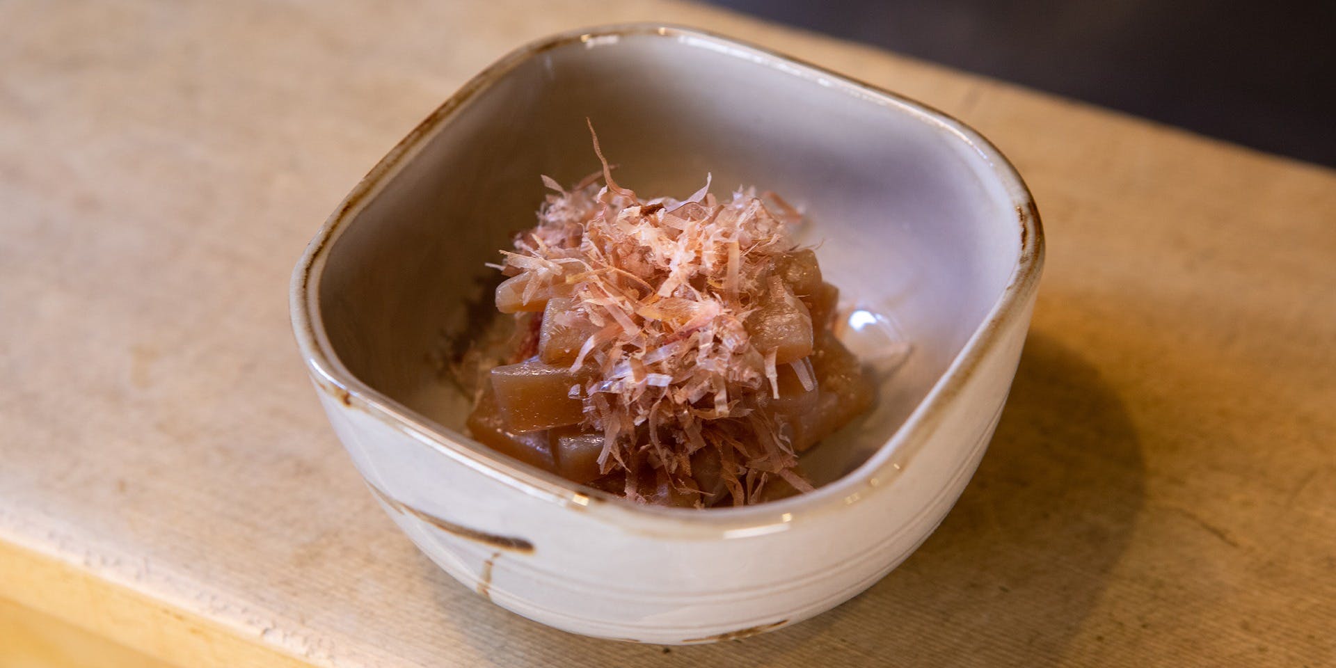 白金 酉玉 本館（しろがねとりたま）