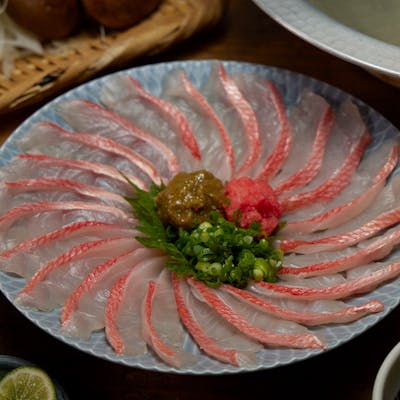 豊洲市場から毎朝直送されるこだわりの金目鯛