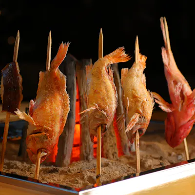 原始焼きの技法が目の前で堪能できる特等席