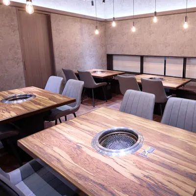 料理に寄り添うワイン、日本酒を豊富にラインナップ