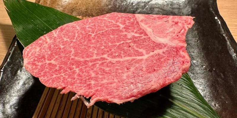 【喜コース】紅肉と極肉の盛合せやホルモンを含む贅沢なコース