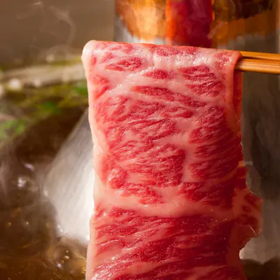 極上サーロインで味わう「極上牛サーロインすきやき」は必食