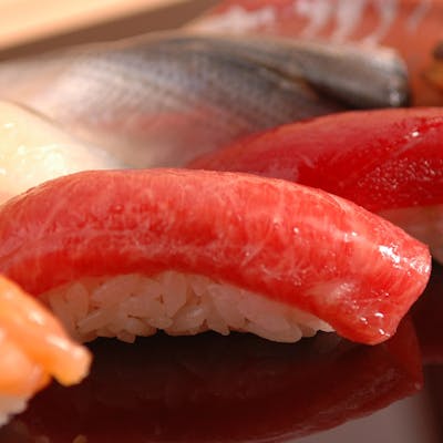 厳選された鮮魚を使用した、江戸前鮨
