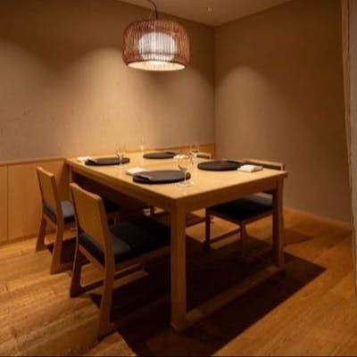 大切な方とのお食事に。会食やフォーマルな食事会、幅広いシーンでご利用いただけます