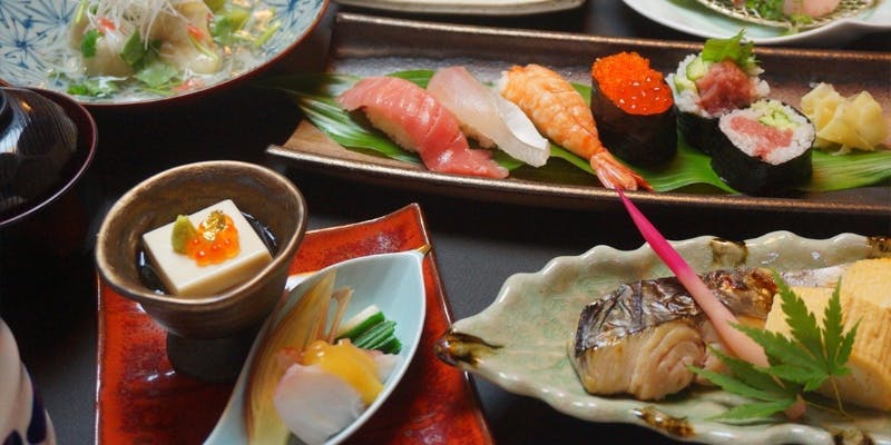 お昼の宴会、お祝い事や法事、歓送迎会などにぴったりな「お昼の寿司懐石コース」
