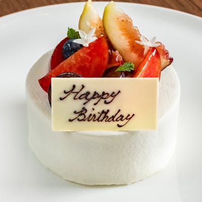 記念日や誕生日にぴったりのアニバーサリーホールケーキ