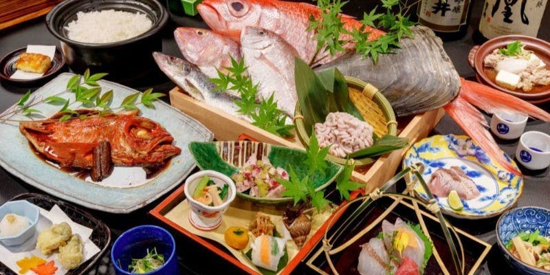 【竹】鰤や牡蠣など冬の味覚と旬魚の煮付け＋3時間飲み放題（個室確約）