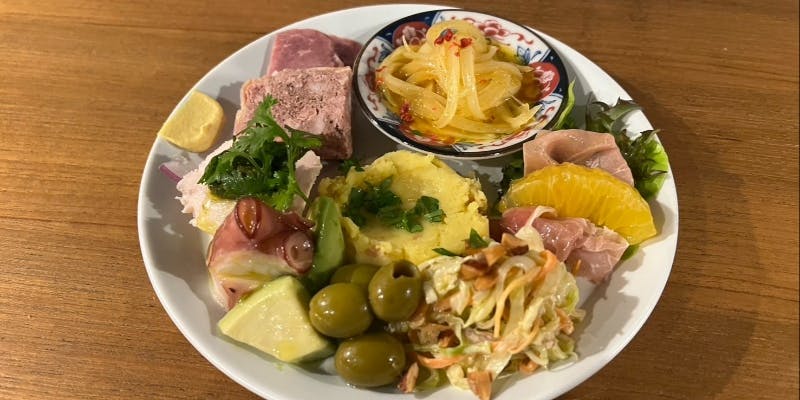 【アペリティフセット】冷菜盛り合わせとワイン2杯