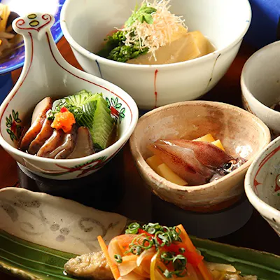 季節の味覚と日本酒の絶妙なマリアージュをお楽しみいただけます