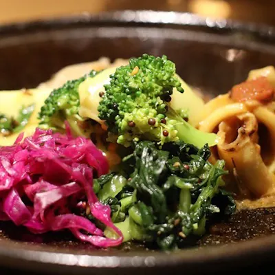 自家製スパイスをふんだんに使用したお料理